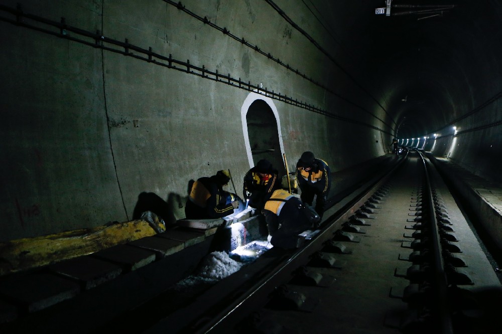 衡东铁路运营隧道病害现状